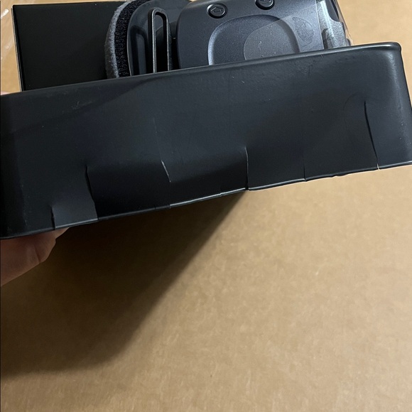 Samsung Gear VR Headset with Controller - Dark Gray - Picture 15 of 16